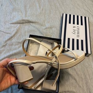 Crown & Ivy Women's Cream Strappy Sandals